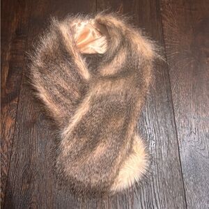 Elegant Faux Fur Scarf in Brown